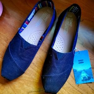 Black toms shoes size 8.5